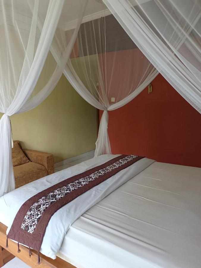 Dalum Homestay Amed Exteriör bild