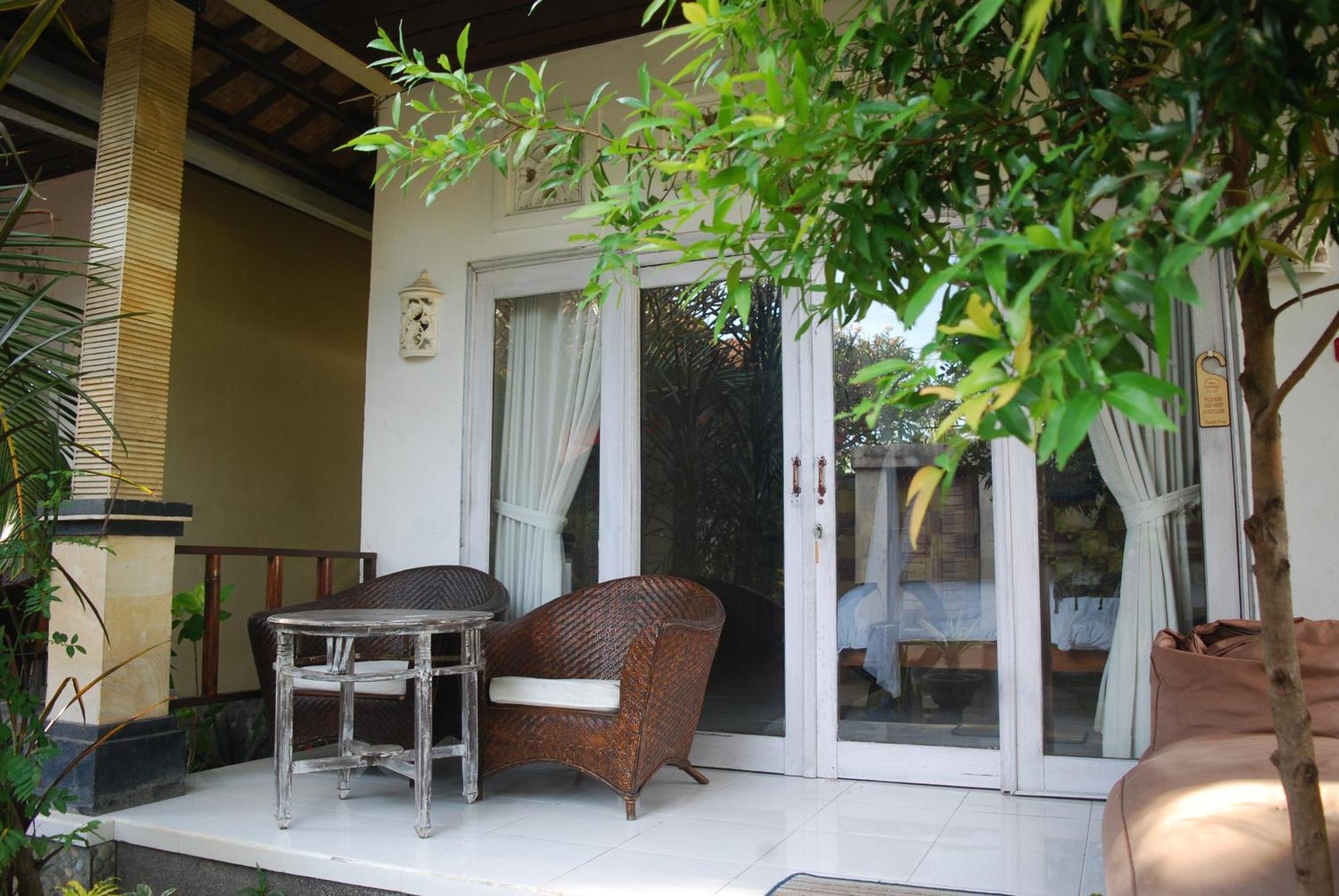 Dalum Homestay Amed Exteriör bild