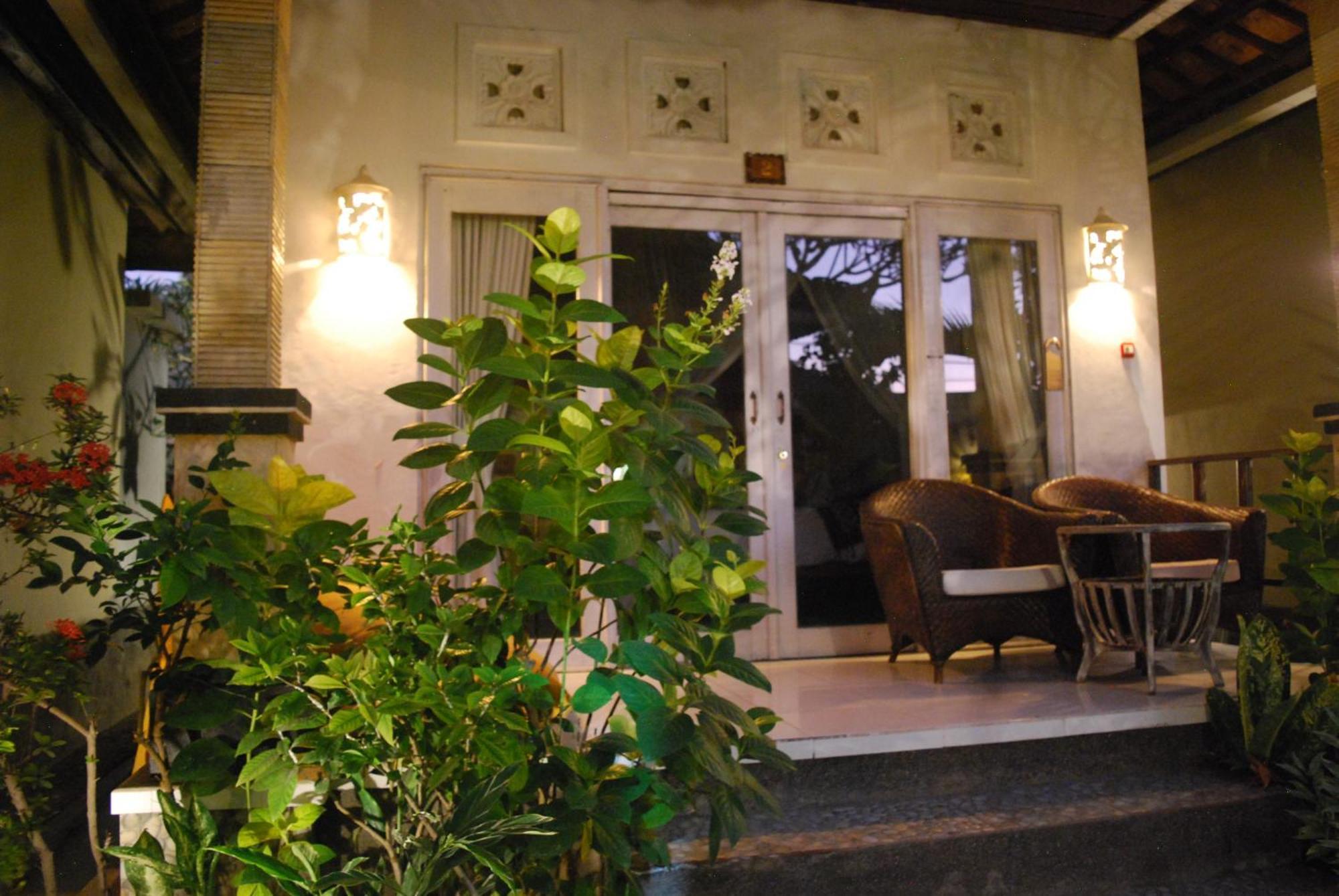 Dalum Homestay Amed Exteriör bild