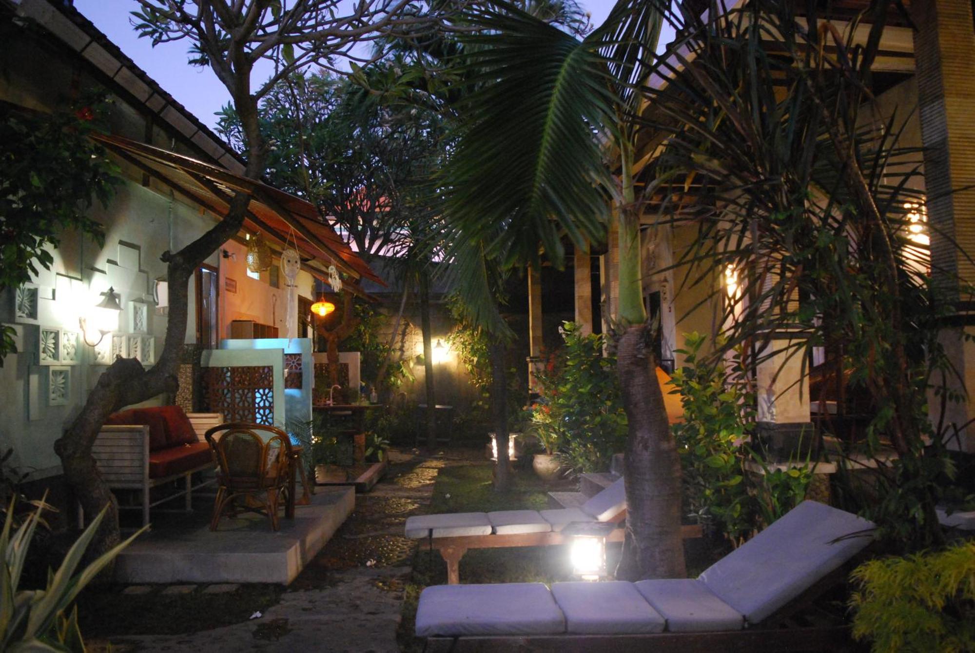 Dalum Homestay Amed Exteriör bild