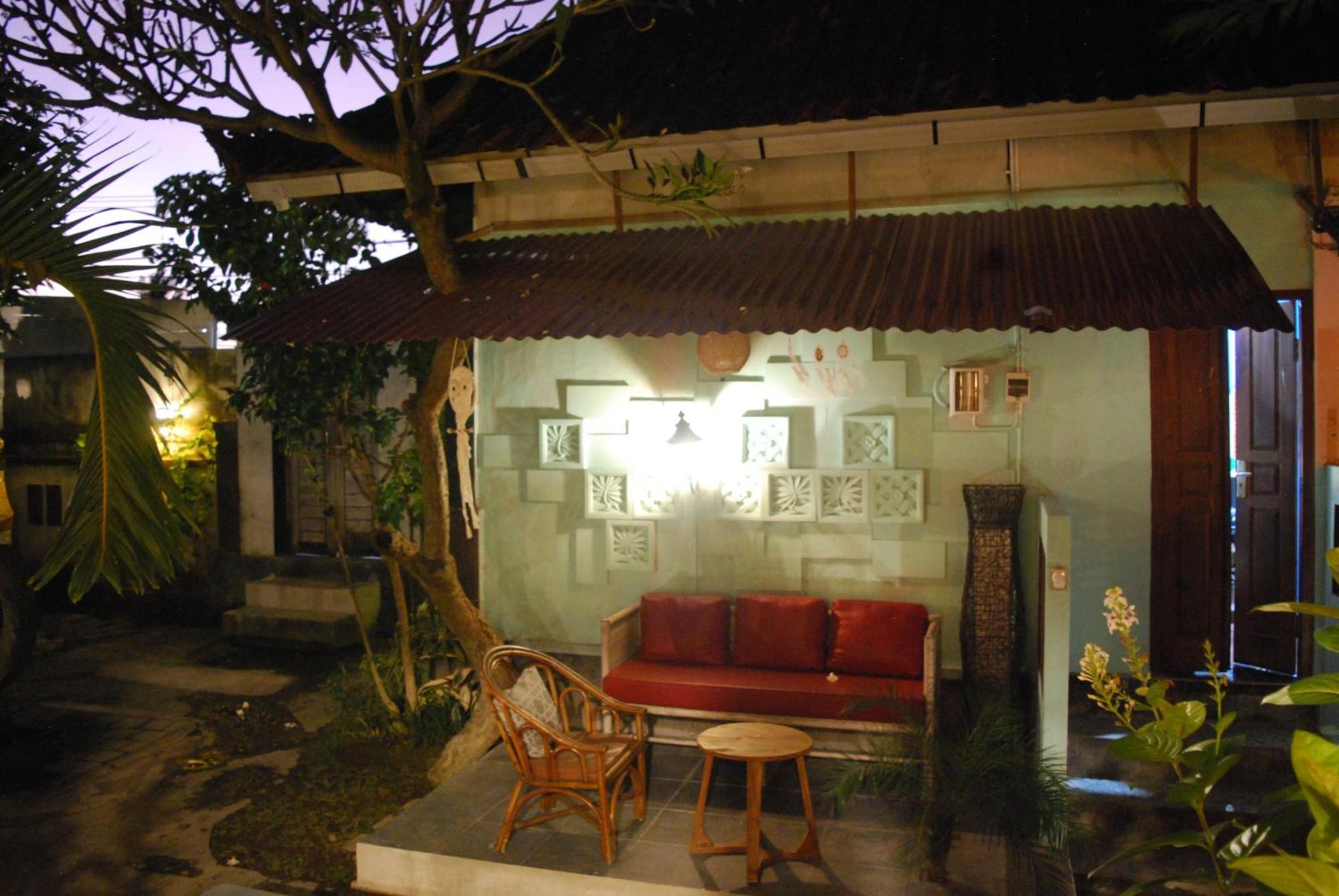 Dalum Homestay Amed Exteriör bild