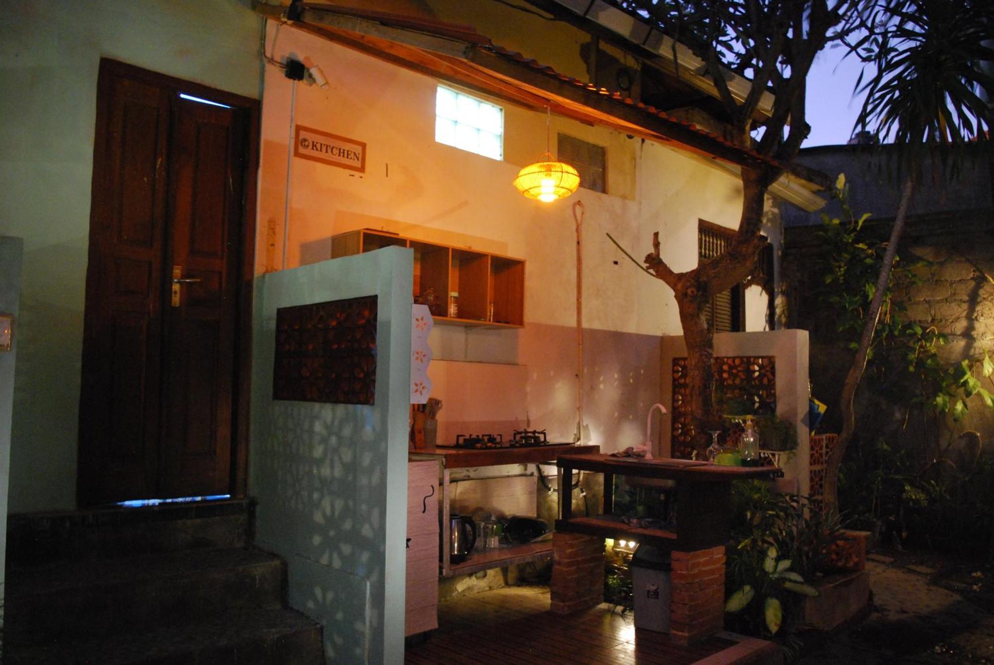 Dalum Homestay Amed Exteriör bild