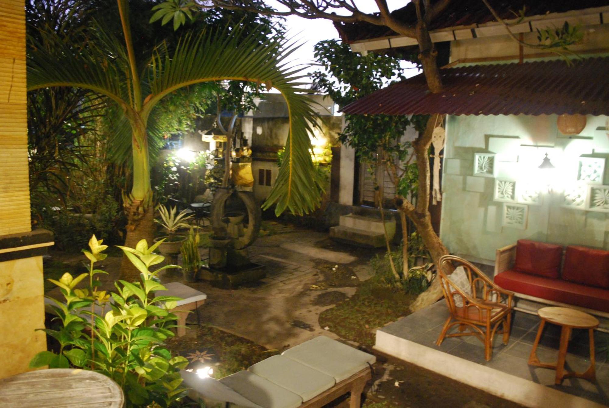 Dalum Homestay Amed Exteriör bild