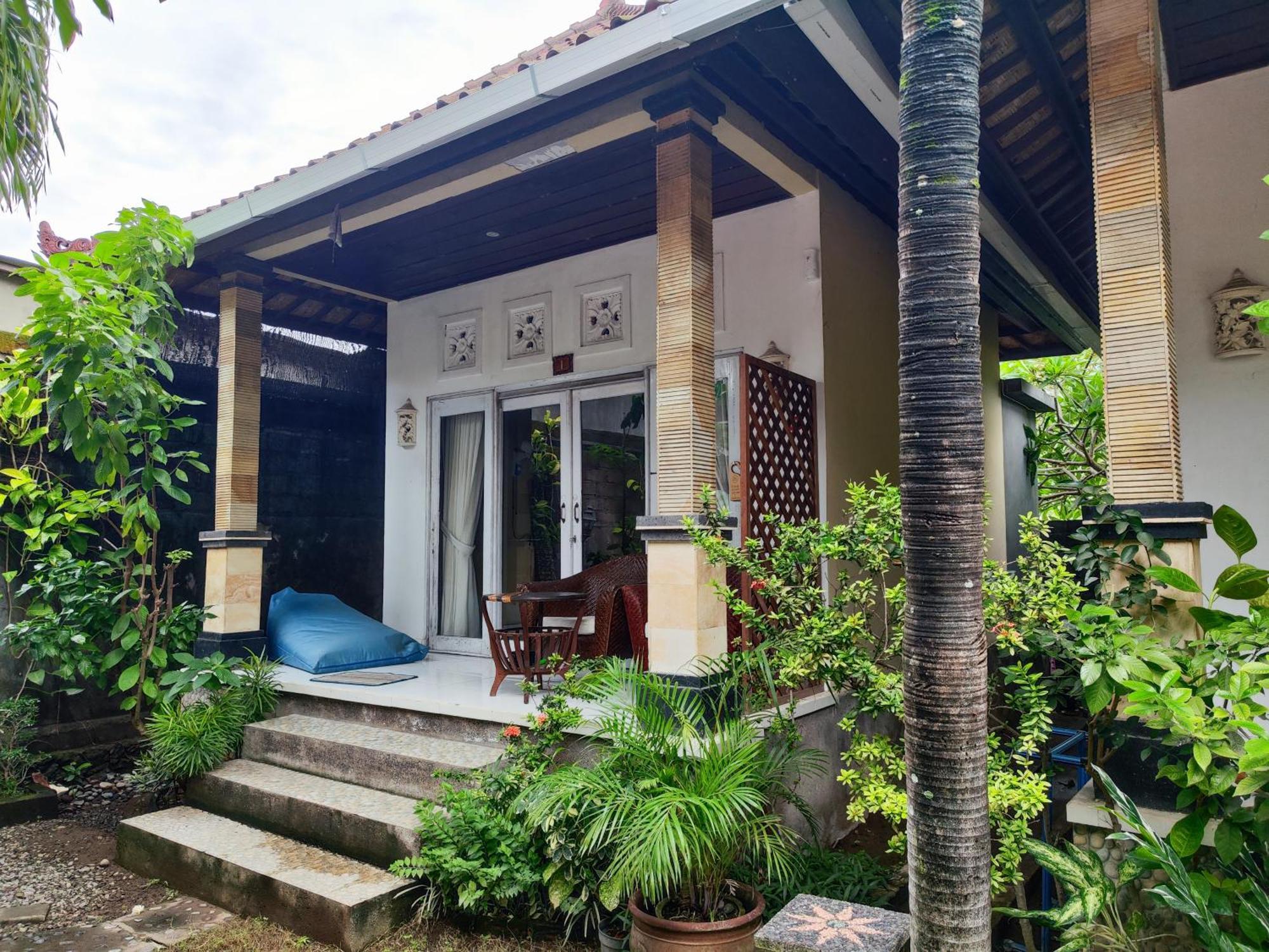 Dalum Homestay Amed Exteriör bild