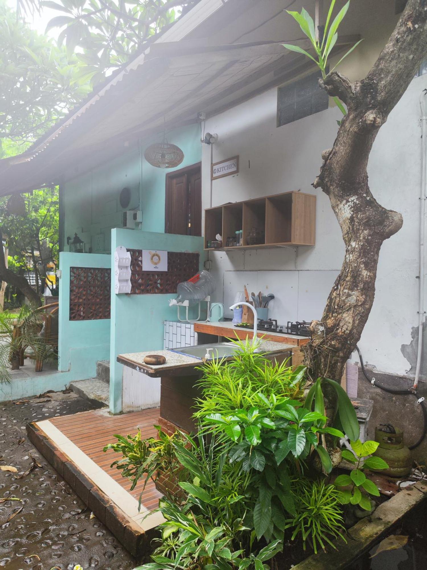 Dalum Homestay Amed Exteriör bild